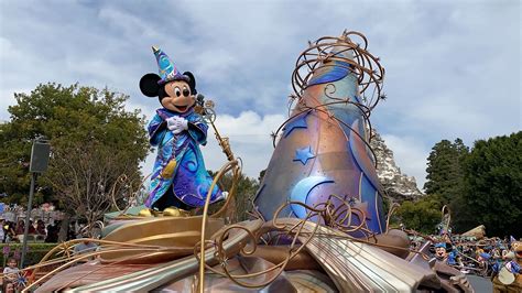 First day - Magic Happens Parade at Disneyland | Disney Magical Kingdom ...