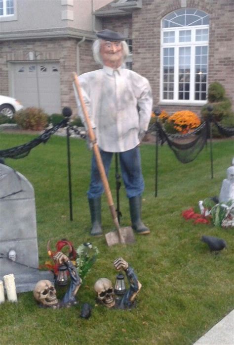 Halloween grave digger 2014 | Halloween arts and crafts, Halloween art, Halloween props