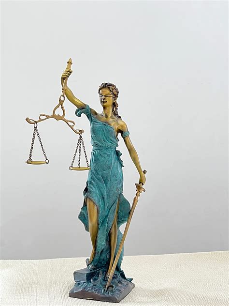 Lady Justice Statue Vector Image 1989340 Stockunlimited