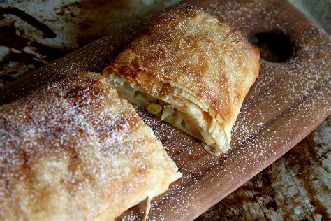 Apfelstrudel mit Vanillesoße (Apple Strudel with Vanilla Custard) – A Cup of Sugar … A Pinch of Salt