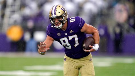 Buccaneers add 8 prospects, including Washington TE Cade Otton | king5.com