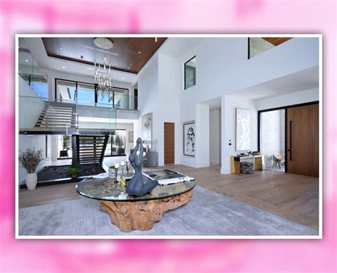 Inside Pictures Of Priyanka Chopra Luxurious House In Los Angeles In ...