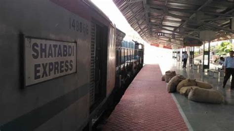 Mumbai-Ahmedabad Shatabdi Express to get luxury coach with aircraft features | Zee Business