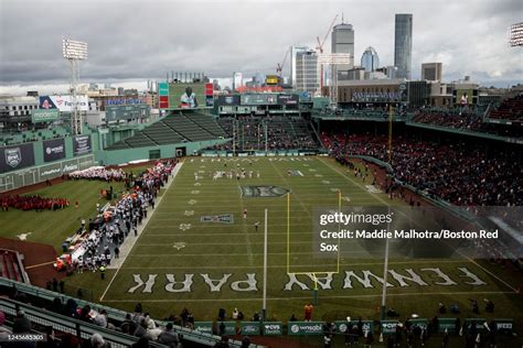 A general view of the 2022 Wasabi Fenway Bowl between the Louisville ...