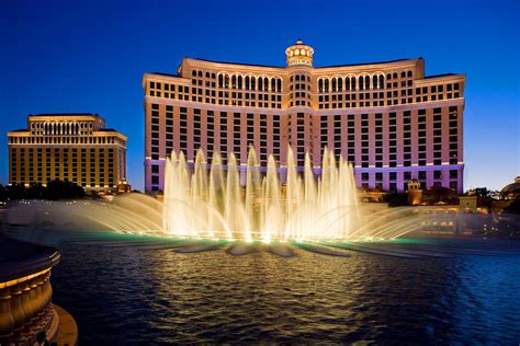 Bellagio Fountain, The Grandest Fountain At The Bellagio Hotel, Las Vegas - Traveldigg.com