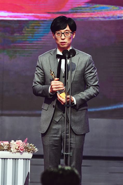 Yoo Jae-suk sweeps 16th grand prize at MBC Entertainment Awards