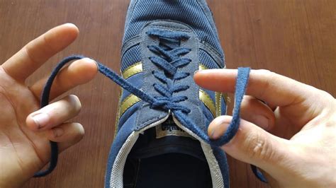 How To Tie Your Shoes Insanely Fast! - YouTube