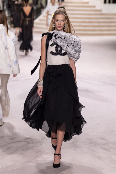 Chanel Metiers d'Art 2019/2020 Fashion Show Photos | PS Fashion