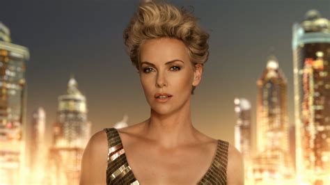 Dior J'adore - "The future is gold" - The new film | Charlize theron, Modelle, Dior