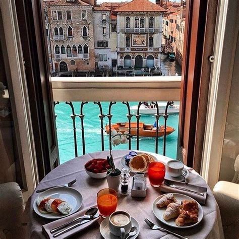 Breakfast In Venice , Italy on We Heart It | Vacances italie, Hôtels ...