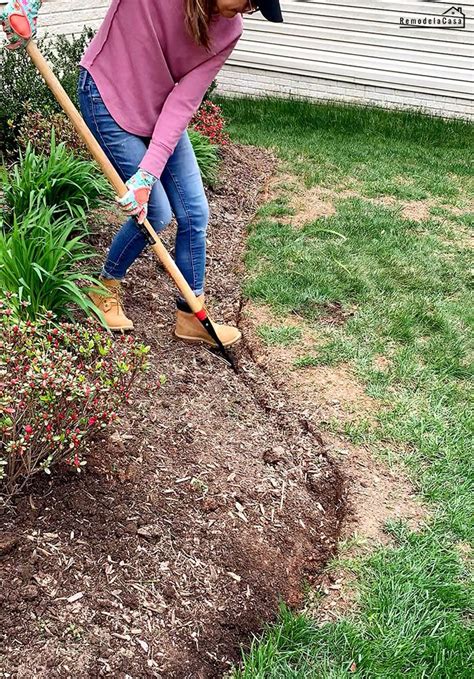 How to Give your Flower Beds a Sharp Edge | Front yard garden design, Garden edging, Front yard ...