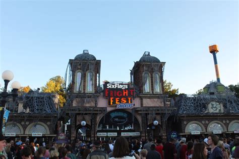 A First Timer's Guide to Six Flags Fright Fest - This Is My South | Georgia vacation, Theme park ...