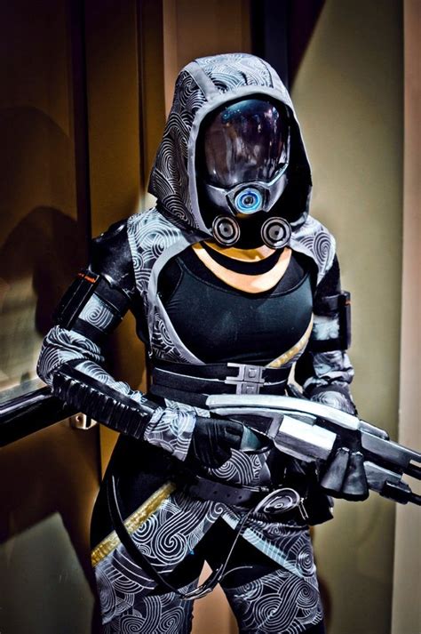 Call Her Tali'Zorah Vas... Cosplay | Video game cosplay, Destiny cosplay, Video game costumes