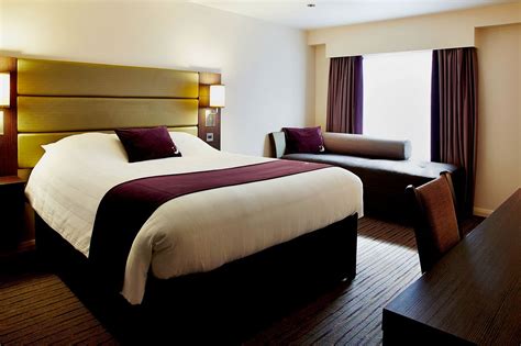 PREMIER INN EPSOM TOWN CENTRE - Updated 2024 Reviews, Photos & Prices