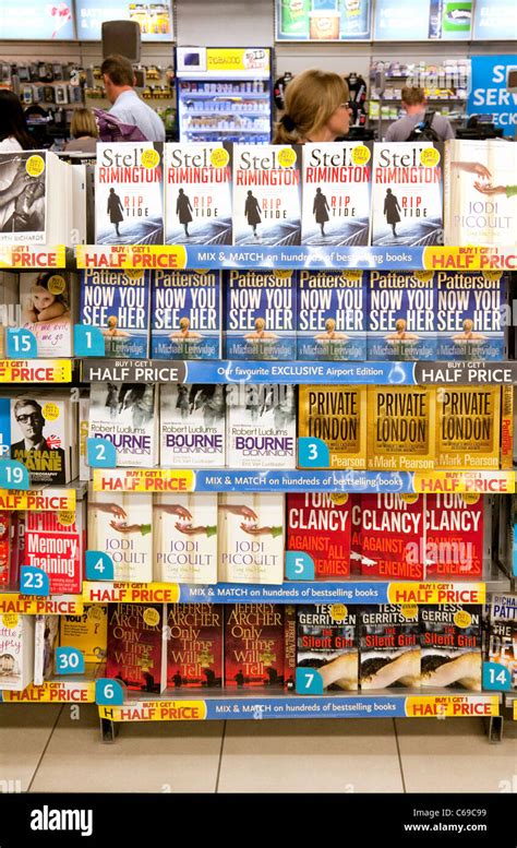 The bookshop by wh smith hi-res stock photography and images - Alamy