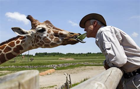 Columbus Zoo, once widely admired, loses main accreditation | AP News