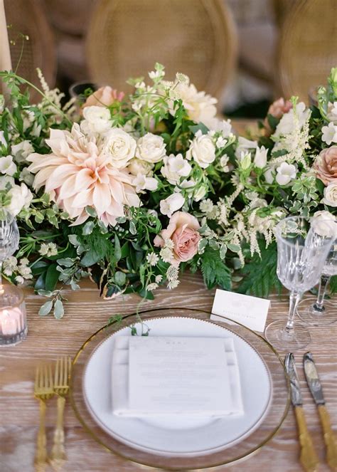 20 Pretty Dahlia Wedding Centerpieces | Dahlia centerpiece wedding, Floral table runners wedding ...