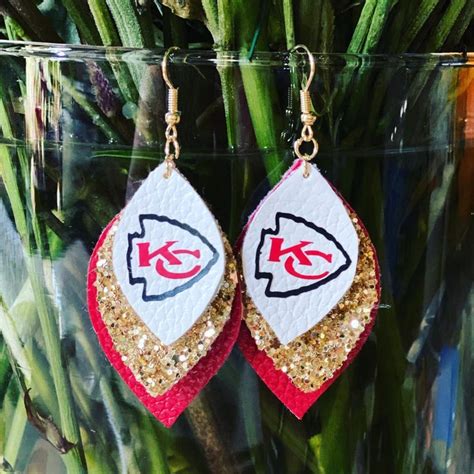 Kansas City chiefs earrings !! $15.00 | Unique items products, Homemade earrings, Leather earrings