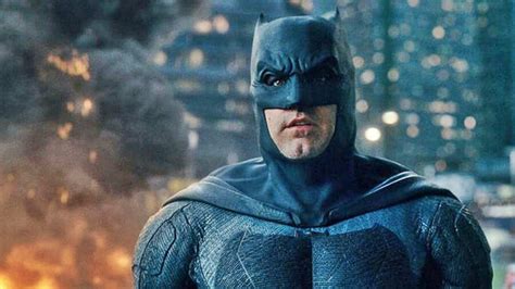 Ben Affleck Returning As Batman For Aquaman 2 | GIANT FREAKIN ROBOT