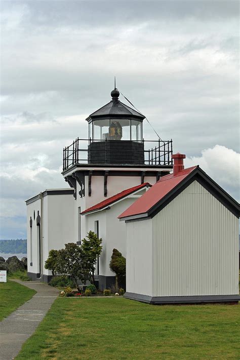 Point No Point Lighthouse #1 Photograph by E Faithe Lester - Pixels