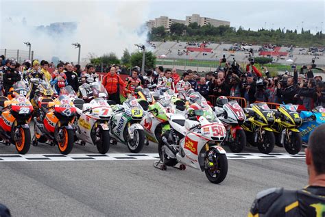 Photos: Marco Simoncelli Tribute Ride at Valencia