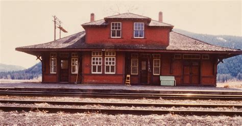 KETTLE VALLEY MODEL RAILWAY: THE STATION AT MIDWAY, BC