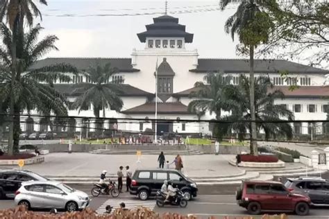 Rekomendasi Tempat Wisata Bandung Dekat dengan Stasiun yang Wajib ...