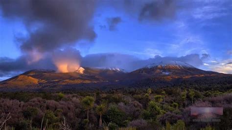 Mount Tongariro Eruption - YouTube