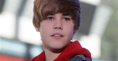 Justin Bieber Has Found "Somebody to Love:" Singer Caught Kissing Girl ...