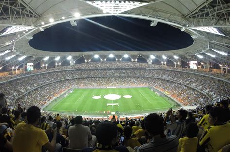 Arabia Saudí permite la entrada de mujeres a los estadios de fútbol ...