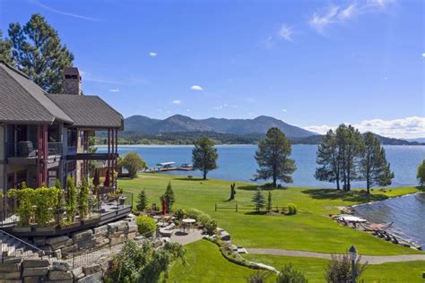 Video of the Week: Take a Virtual Tour of a Striking Lakefront Home in ...