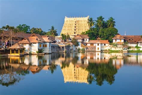 Tempel Sri Padmanabhaswamy in Trivandrum Kerala Indien Stockfoto - Bild von episch, leuchte ...