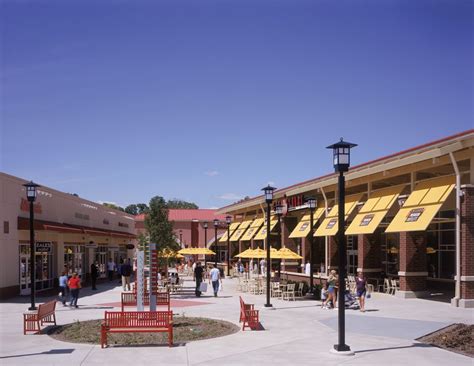 Chicago Premium Outlets Mall in Brief