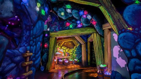 Disneyland changes ‘scary’ Snow White ride, adds new, happier ending ...