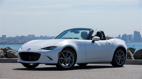 Here’s Why The Next-Gen Mazda MX-5 Miata Shouldn’t Go Electric