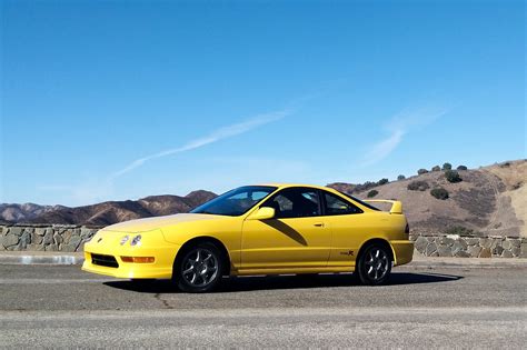 Driving an Icon: The Acura Integra Type R Still Blows Minds | AutoMoto Tale