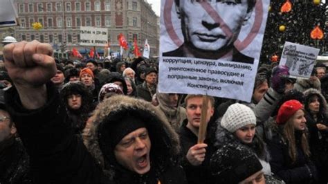 Moscow riot police break up anti-Putin protest