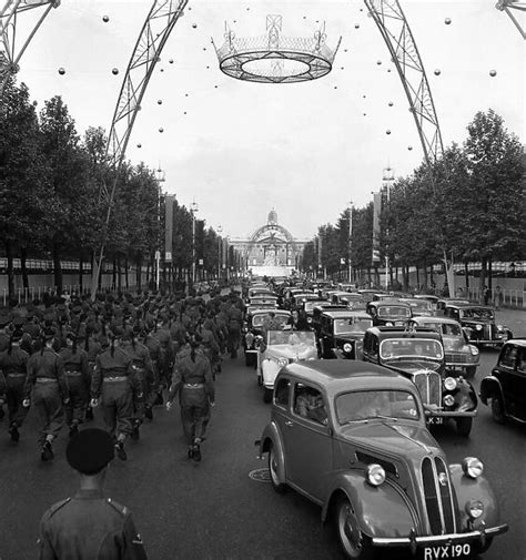 Coronation rehearsal 1953. Even at 6 am the mall was choked #21246981