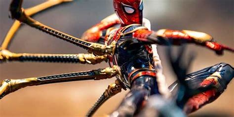 AVENGERS: ENDGAME - Amazing New Statue Features The Iron Spider Doing ...