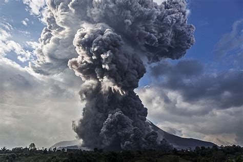 Indonesia's Mount Sinabung Volcano Eruption Intensifies Leaving ...