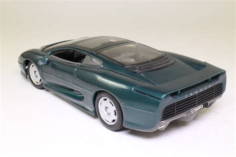 Maisto 31907; Jaguar XJ220 (1:24); British Racing Green; Excellent ...