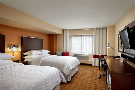 Four Points by Sheraton Niagara Falls Fallsview Niagara Falls, Ontario, CA - Reservations.com