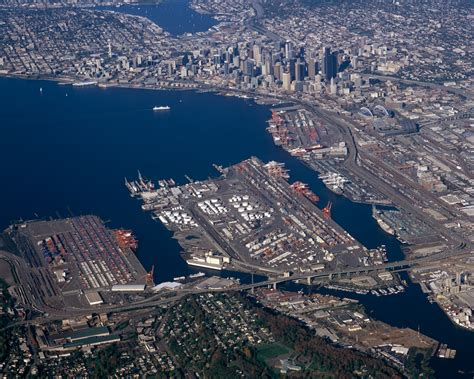 Seattle, Elliott Bay aerial. Terminals 5, 18, 30, 46 and Pier 66 in ...