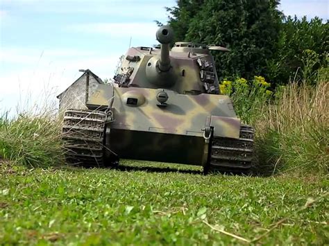 1/4 Scale RC Remote Controlled King Tiger Königstiger RC Tank Coming Down a Road - YouTube