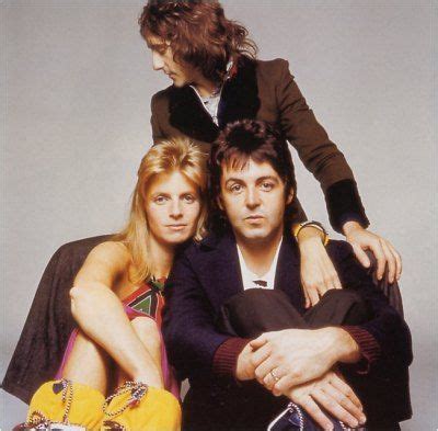 Denny Laine, Linda Eastman and Paul McCartney. | Paul mccartney, Band ...