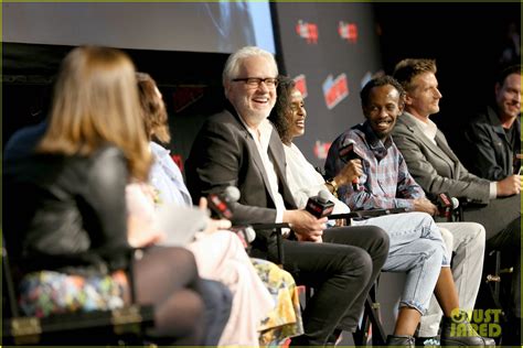 Lizzy Caplan & 'Castle Rock' Preview the New Season at NYCC!: Photo ...