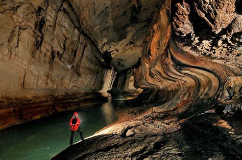 The giant caves of Gunung Mulu National Park Geo Magazin, Gunung Mulu National Park, Cave ...