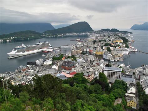 Alesund Cruise Port Guide | Things to do in Alesund - Norway