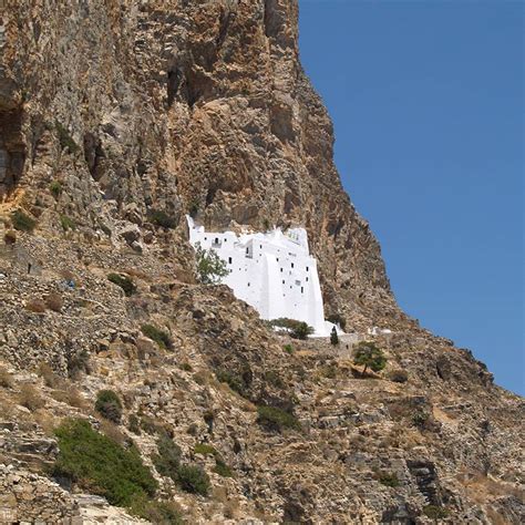 Panagia Hozoviotissa: the oldest monastery in the Cyclades - Choice Greece