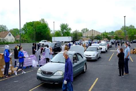 Mosque in Dearborn, Michigan, Celebrates Eid al-Fitr with Food Distribution